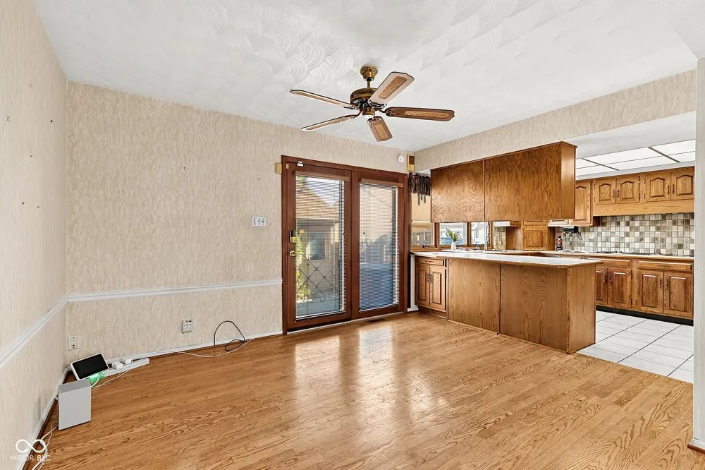 8119 Bromley Place Indianapolis, IN 46219
