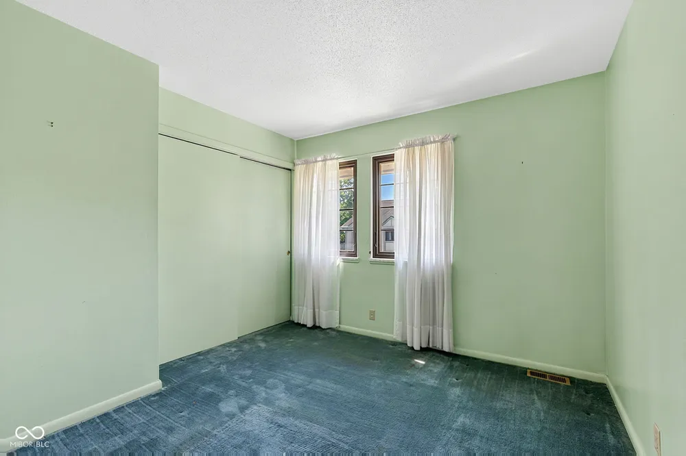 8119 Bromley Place Indianapolis, IN 46219