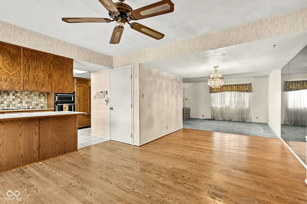 8119 Bromley Place Indianapolis, IN 46219