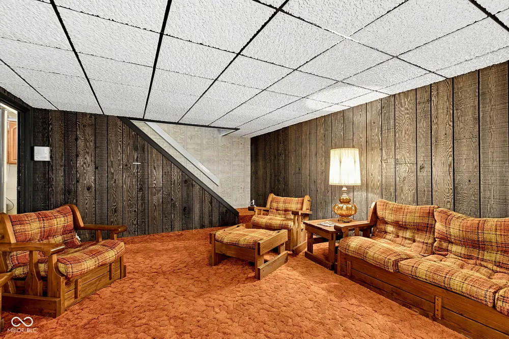 8119 Bromley Place Indianapolis, IN 46219