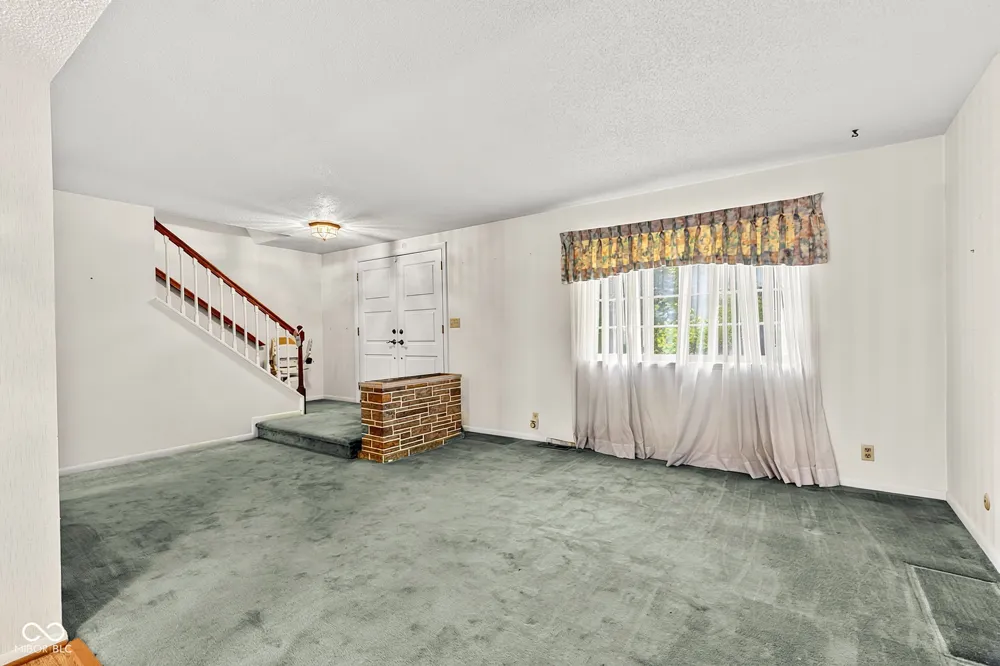 8119 Bromley Place Indianapolis, IN 46219
