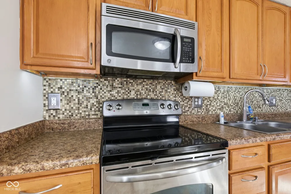 8119 Bromley Place Indianapolis, IN 46219