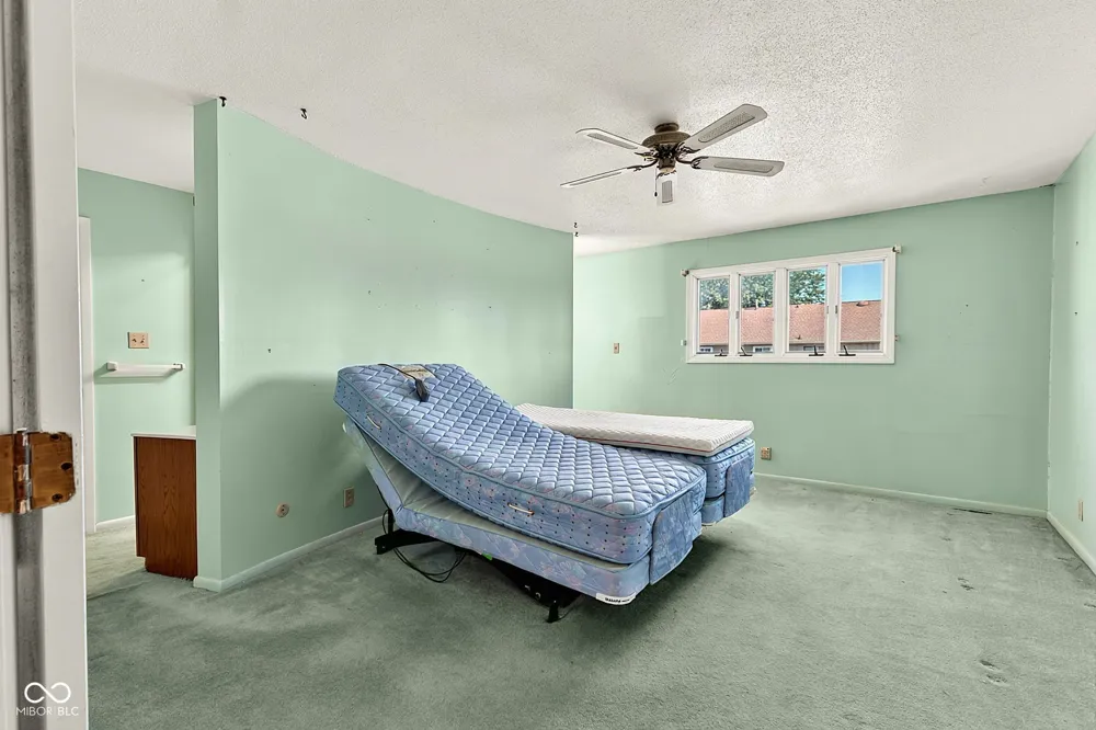 8119 Bromley Place Indianapolis, IN 46219