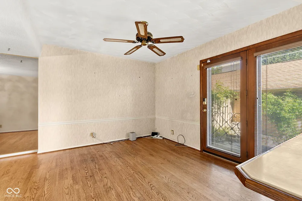 8119 Bromley Place Indianapolis, IN 46219