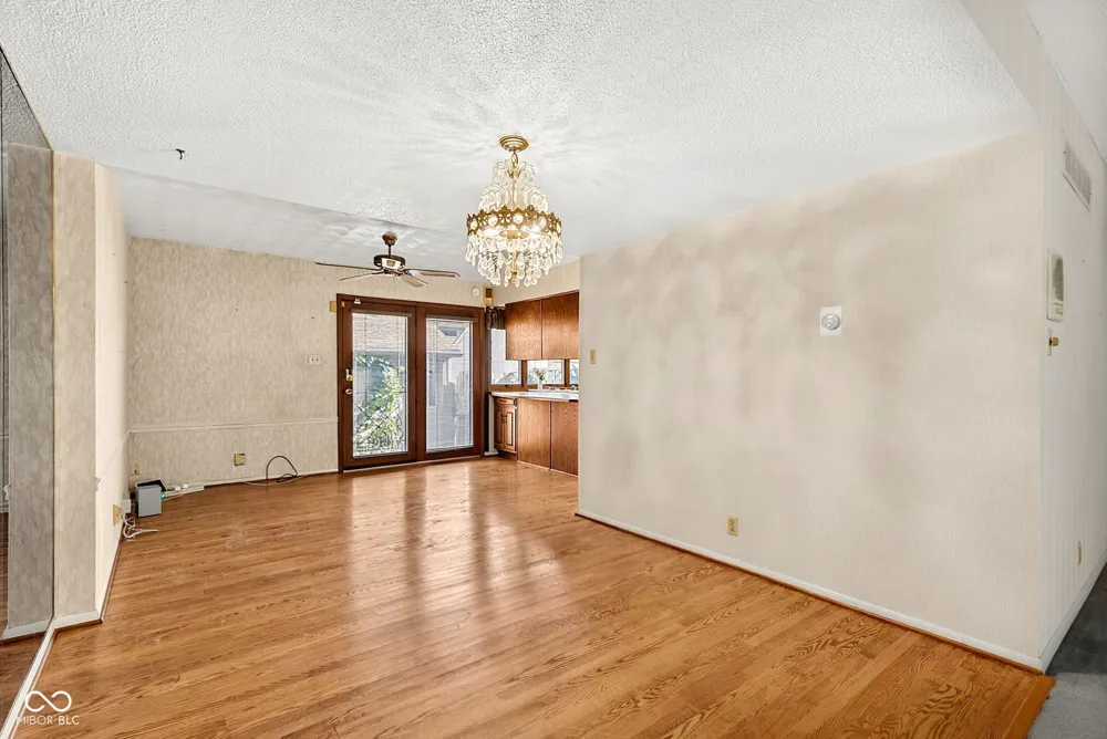 8119 Bromley Place Indianapolis, IN 46219