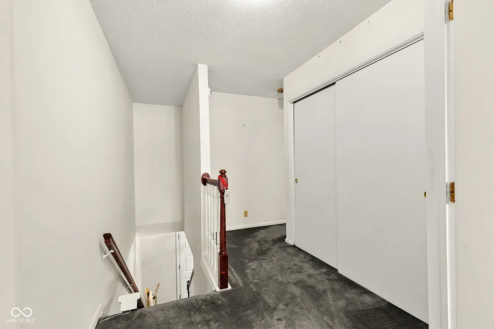8119 Bromley Place Indianapolis, IN 46219