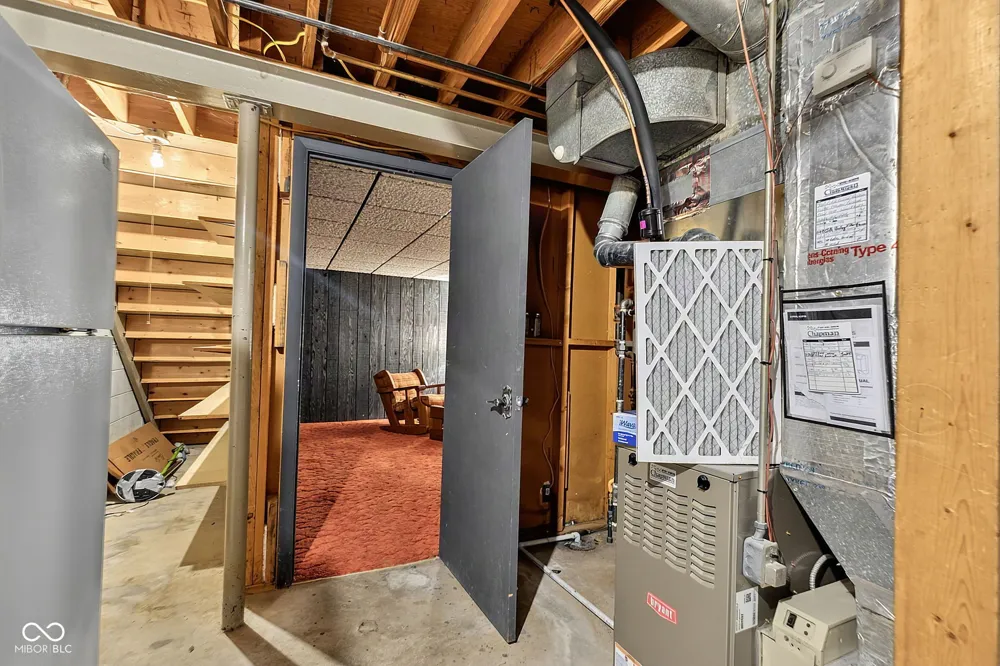 8119 Bromley Place Indianapolis, IN 46219