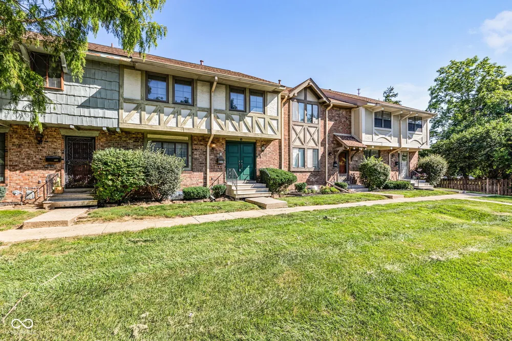 8119 Bromley Place Indianapolis, IN 46219