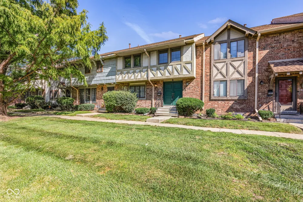 8119 Bromley Place Indianapolis, IN 46219