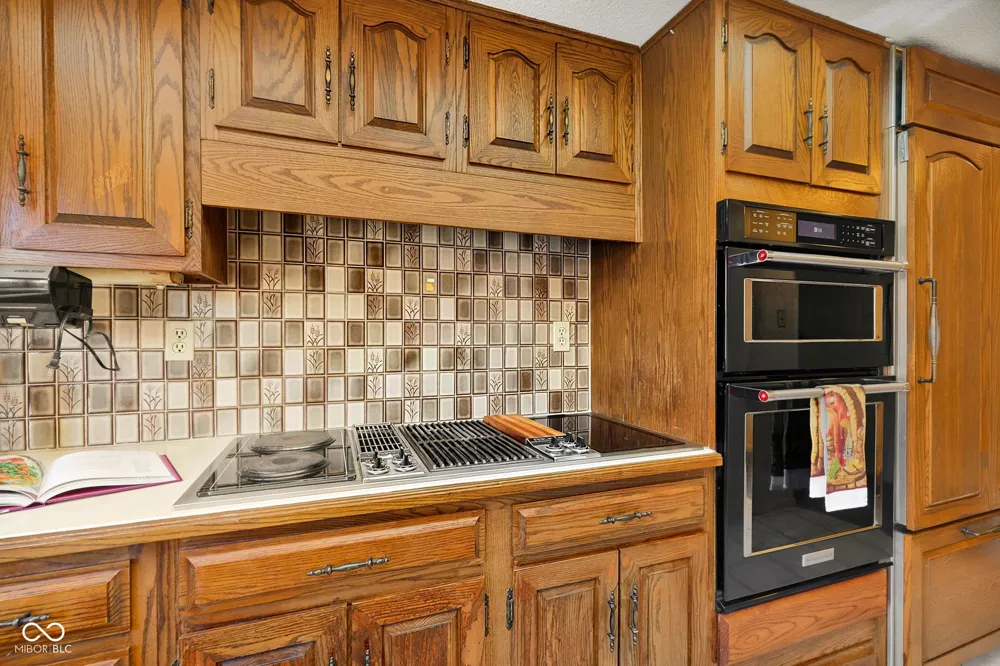 8119 Bromley Place Indianapolis, IN 46219