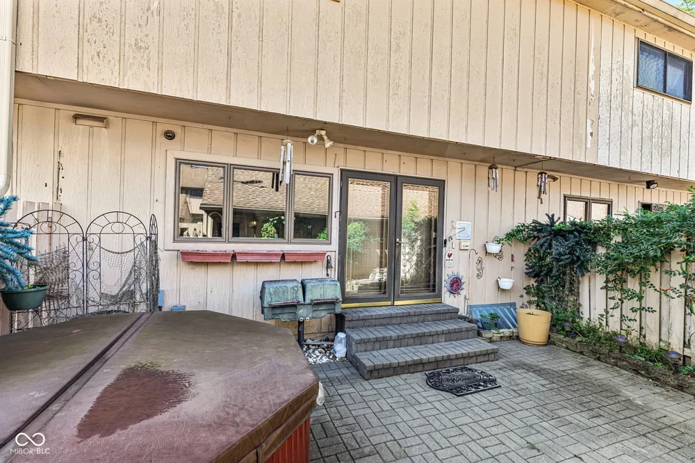 8119 Bromley Place Indianapolis, IN 46219