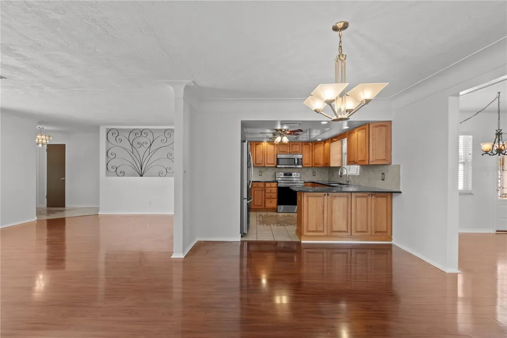 13565 86TH AVENUE Seminole, FL 33776