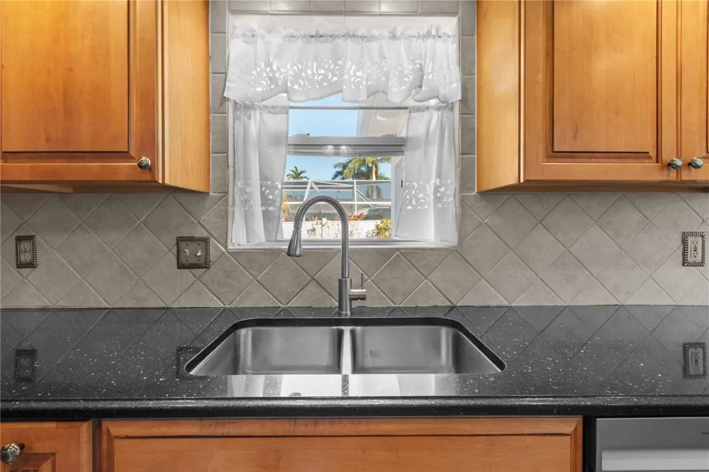 13565 86TH AVENUE Seminole, FL 33776