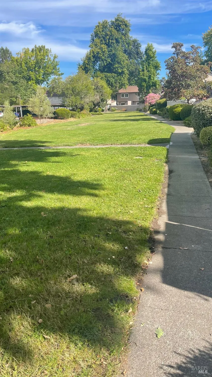 5048 Charmian Drive Santa Rosa, CA 95409