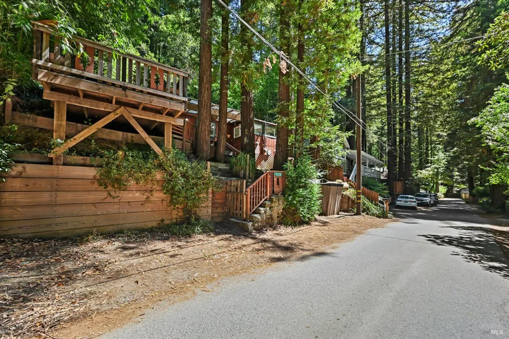 15320 Canyon 3 Road Rio Nido, CA 95471