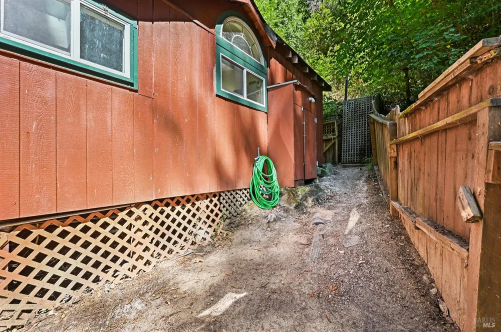 15320 Canyon 3 Road Rio Nido, CA 95471