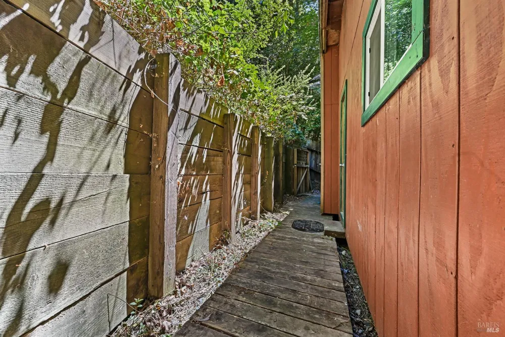 15320 Canyon 3 Road Rio Nido, CA 95471