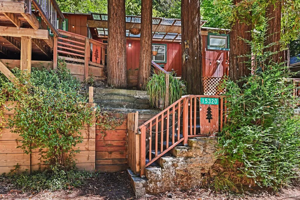 15320 Canyon 3 Road Rio Nido, CA 95471