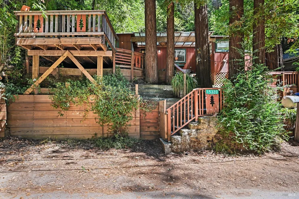15320 Canyon 3 Road Rio Nido, CA 95471