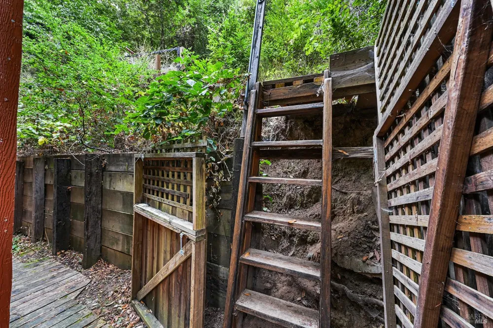15320 Canyon 3 Road Rio Nido, CA 95471