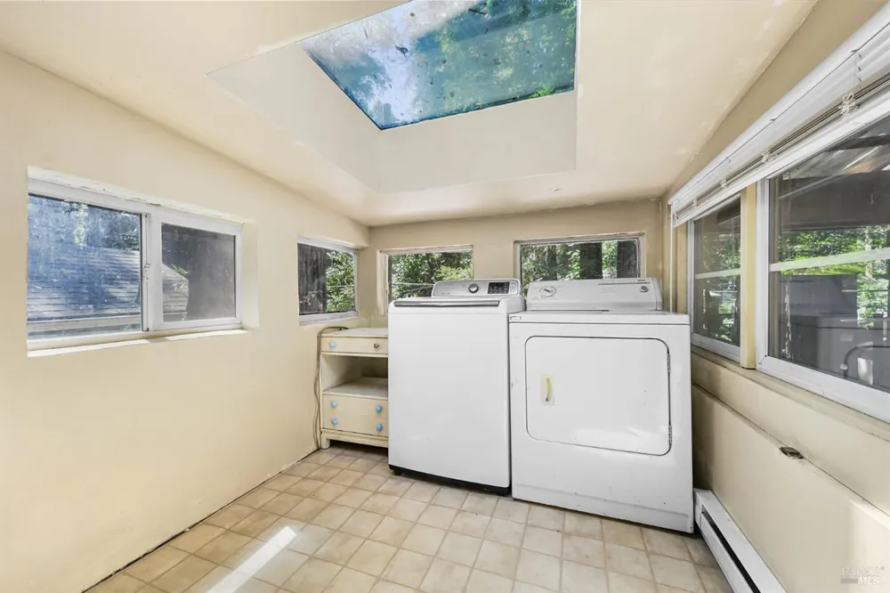15320 Canyon 3 Road Rio Nido, CA 95471