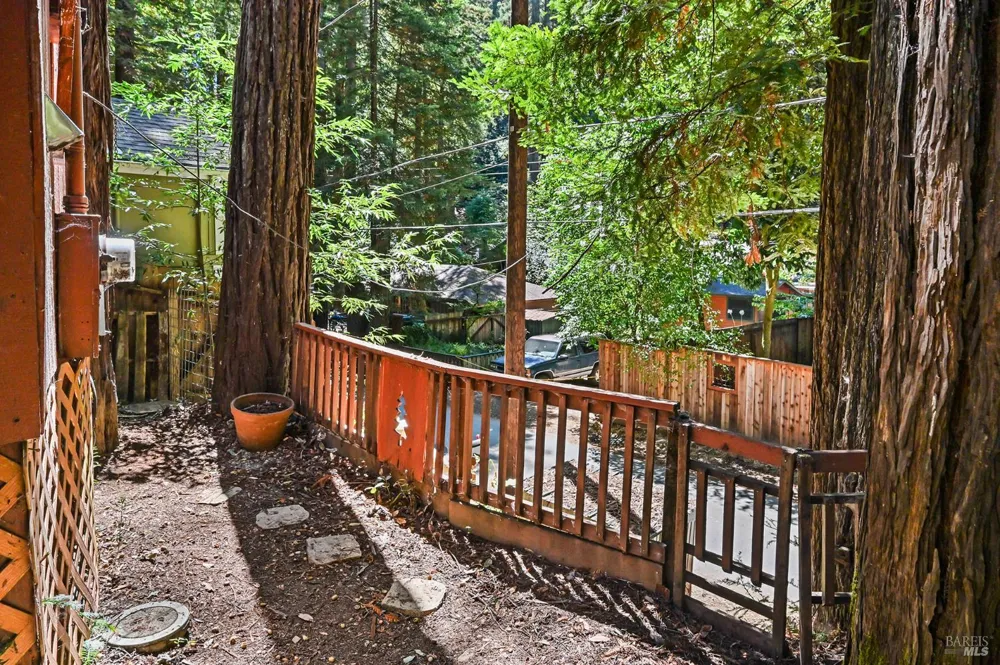 15320 Canyon 3 Road Rio Nido, CA 95471