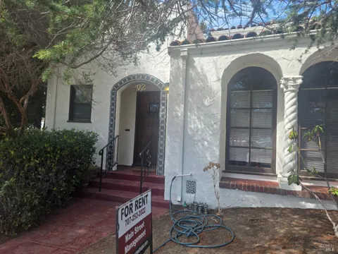 902 Curtis Street