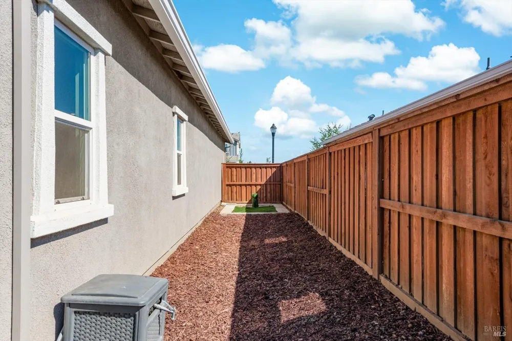 1745 Orchid Avenue Dixon, CA 95620