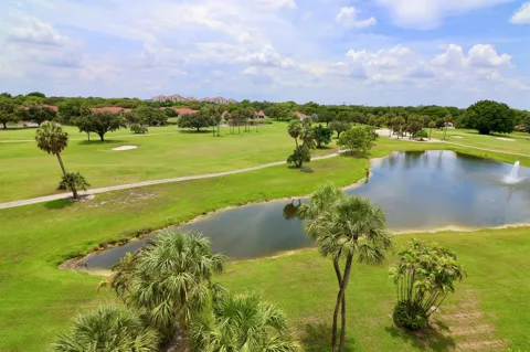 3980 OAKS CLUBHOUSE DRIVE #511