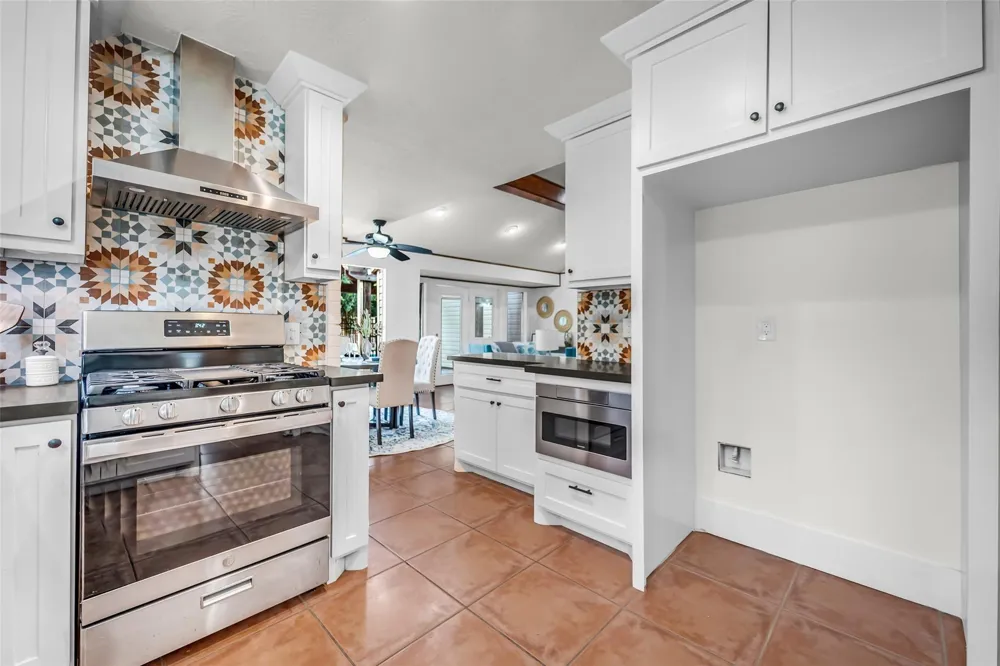 4303 Long Grove Drive Seabrook, TX 77586