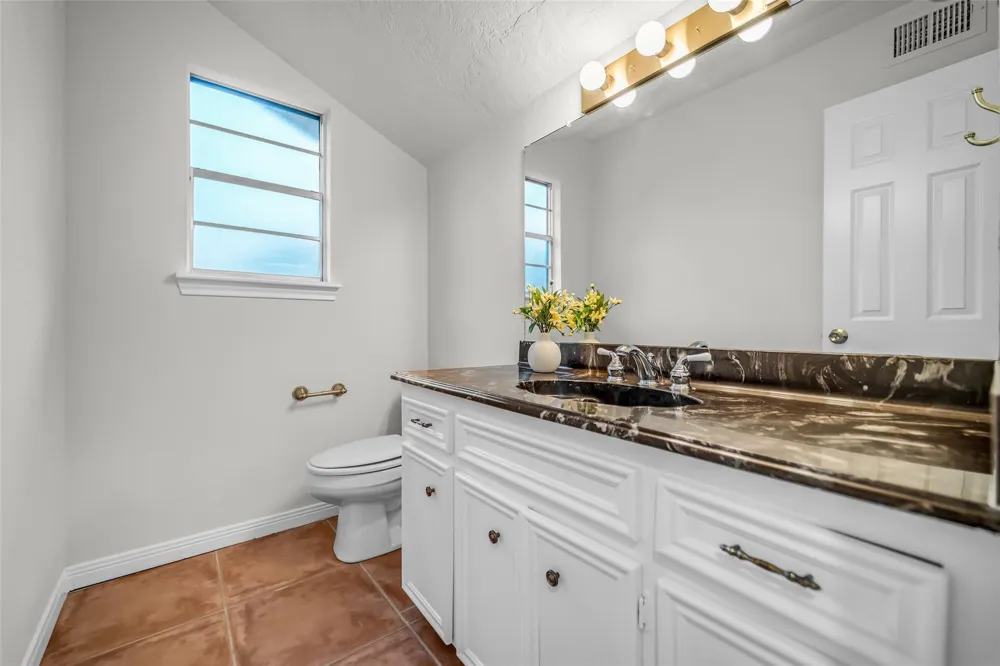 4303 Long Grove Drive Seabrook, TX 77586
