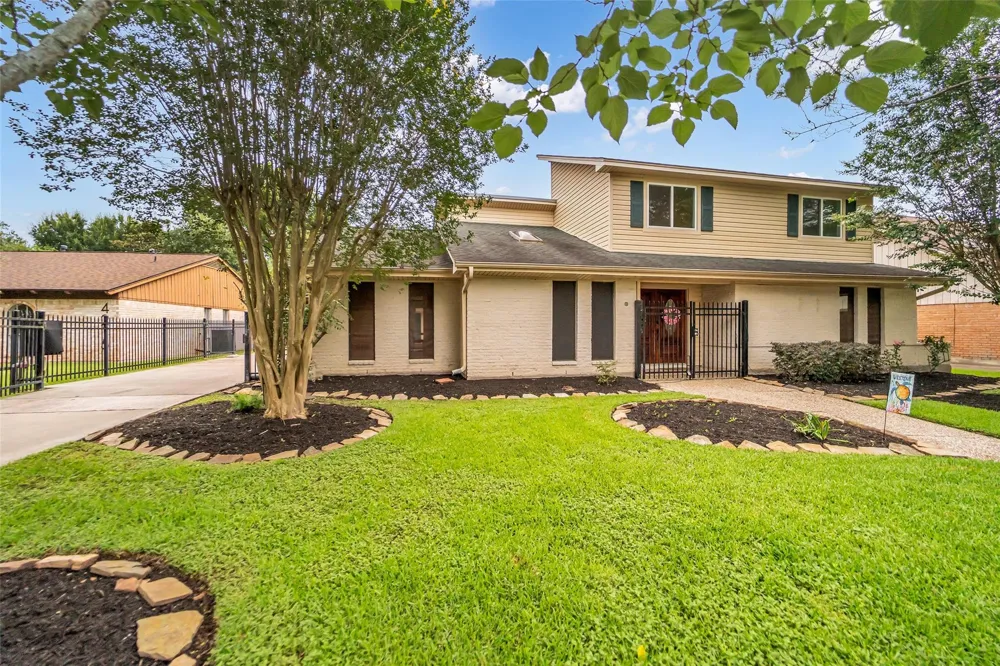 4303 Long Grove Drive Seabrook, TX 77586