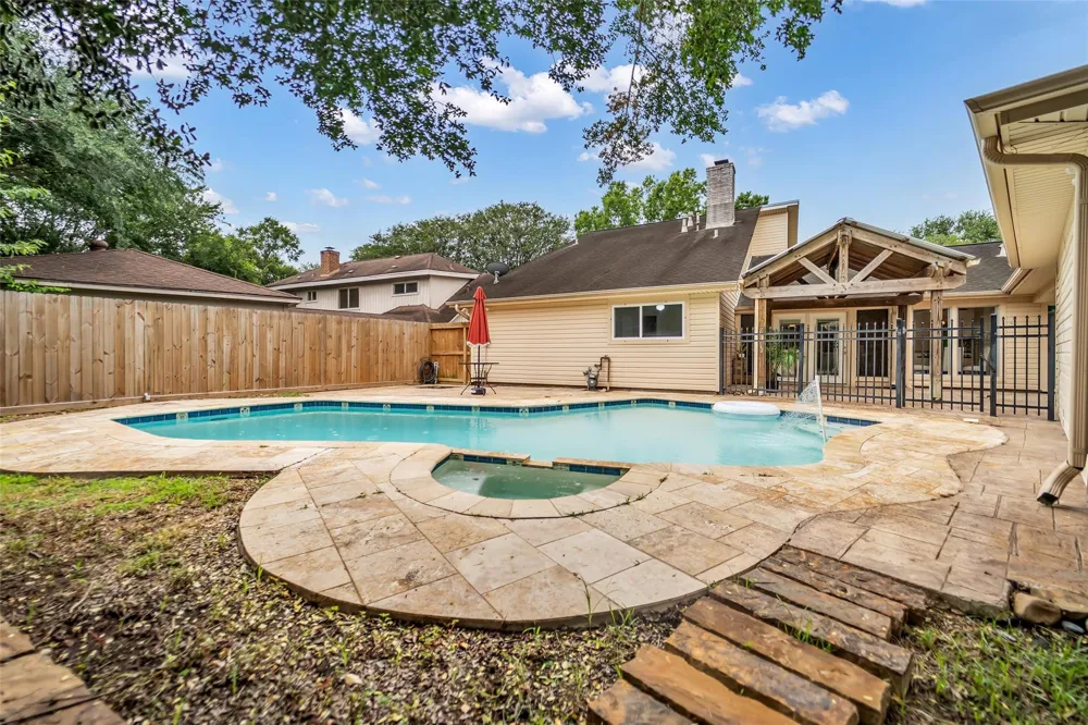 4303 Long Grove Drive Seabrook, TX 77586
