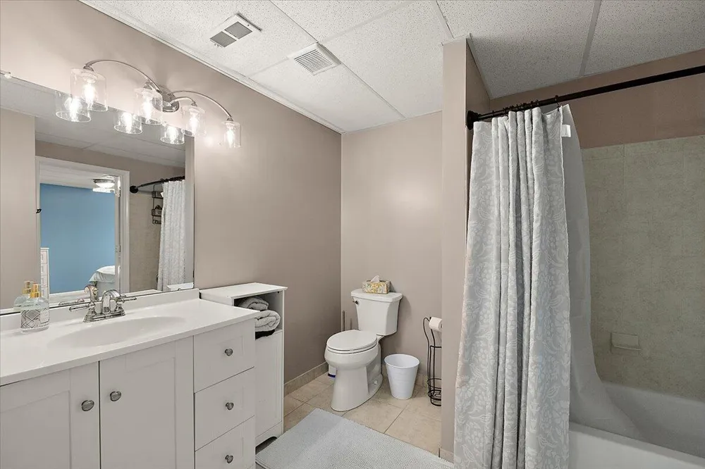 48973 Woodson Way Canton, MI 48187