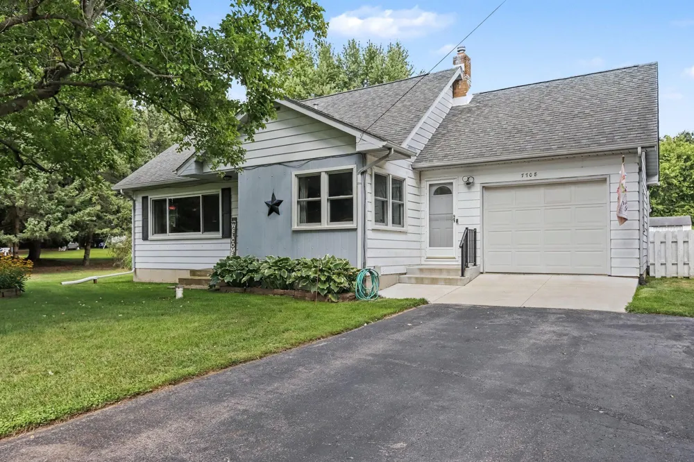 7708 41st Street Augusta, MI 49012