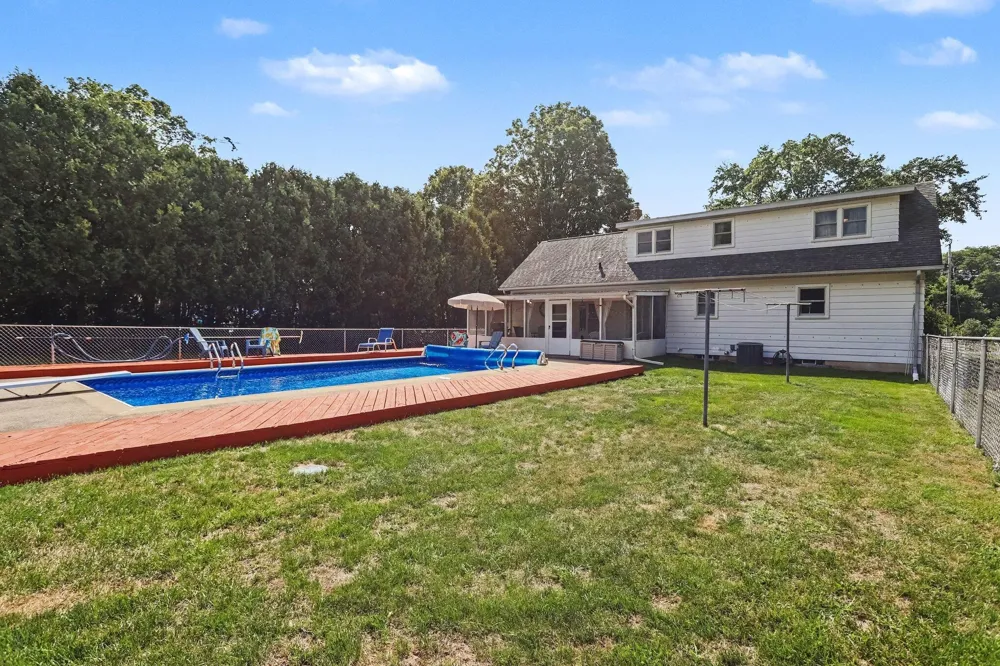 7708 41st Street Augusta, MI 49012