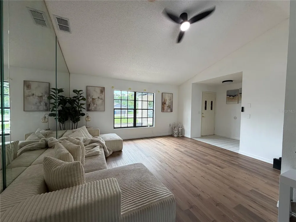 8185 PHILATELIC DRIVE Spring Hill, FL 34606