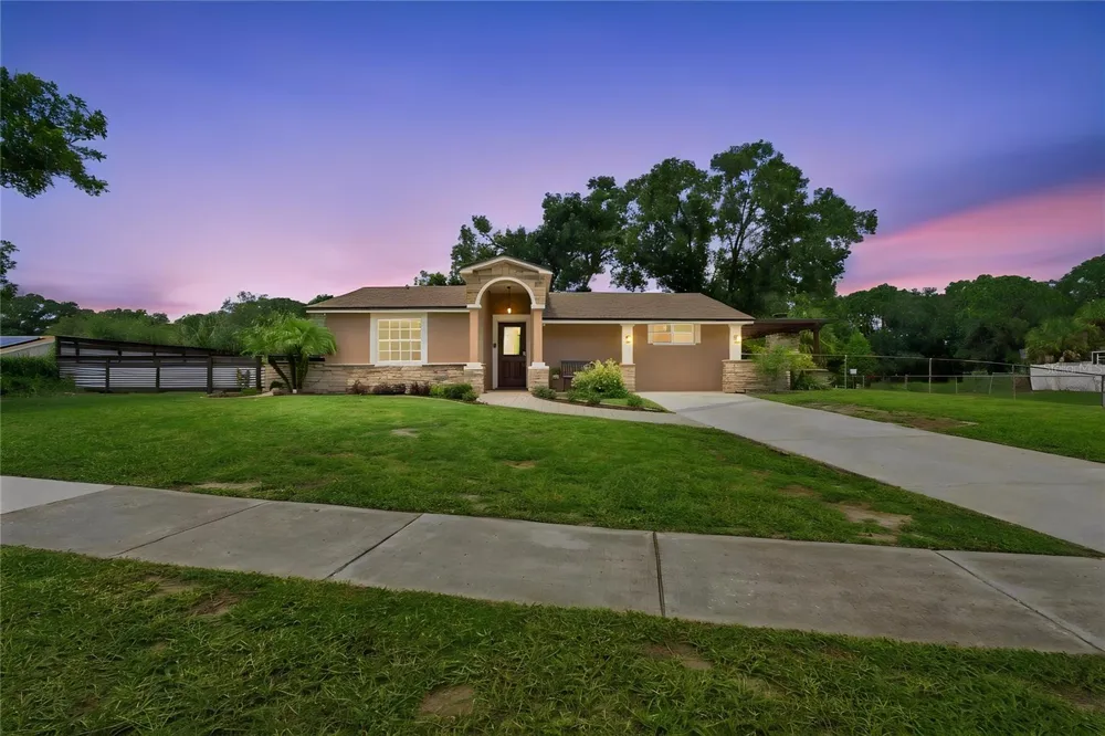 9020 AUBURN WAY Tampa, FL 33615