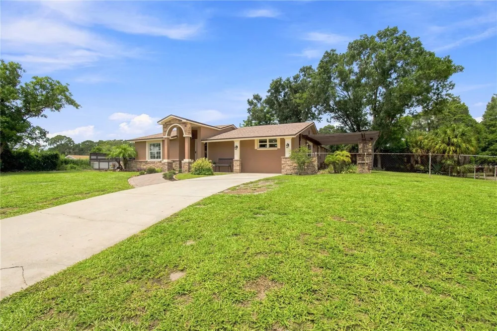 9020 AUBURN WAY Tampa, FL 33615