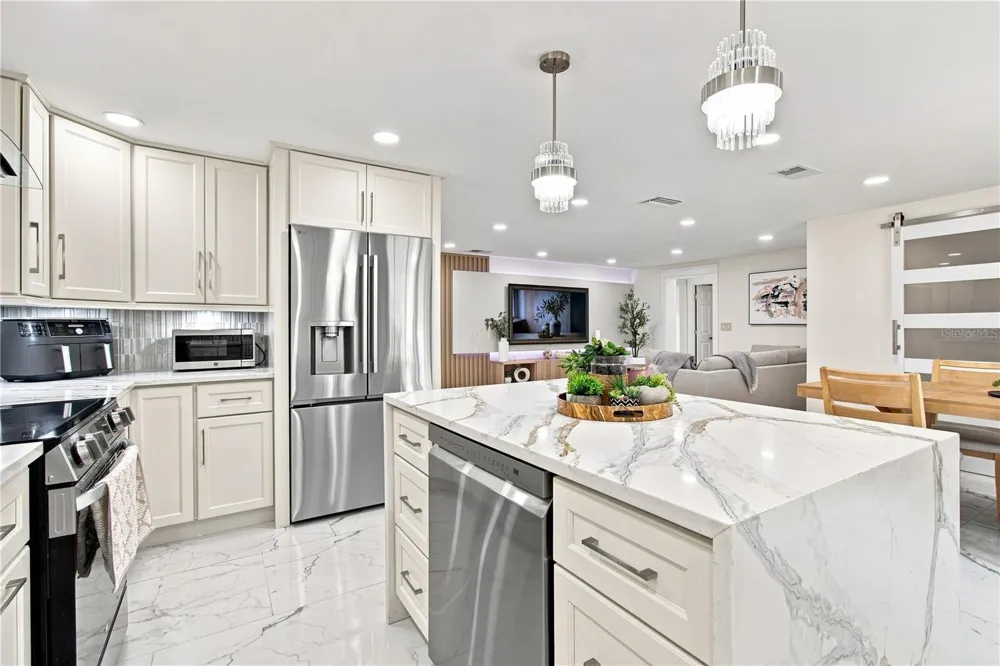 9020 AUBURN WAY Tampa, FL 33615