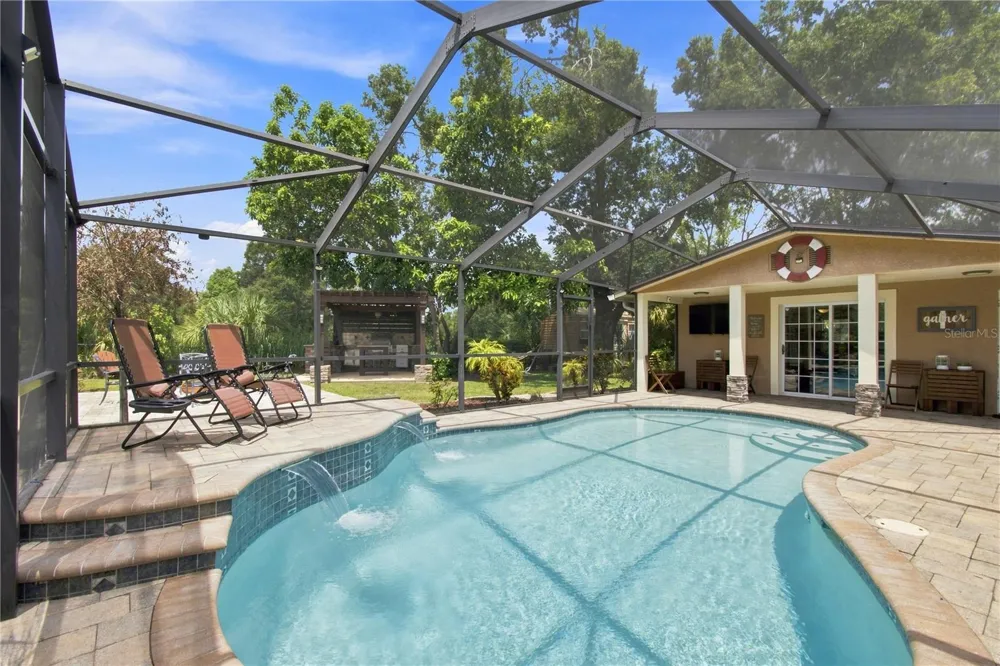 9020 AUBURN WAY Tampa, FL 33615