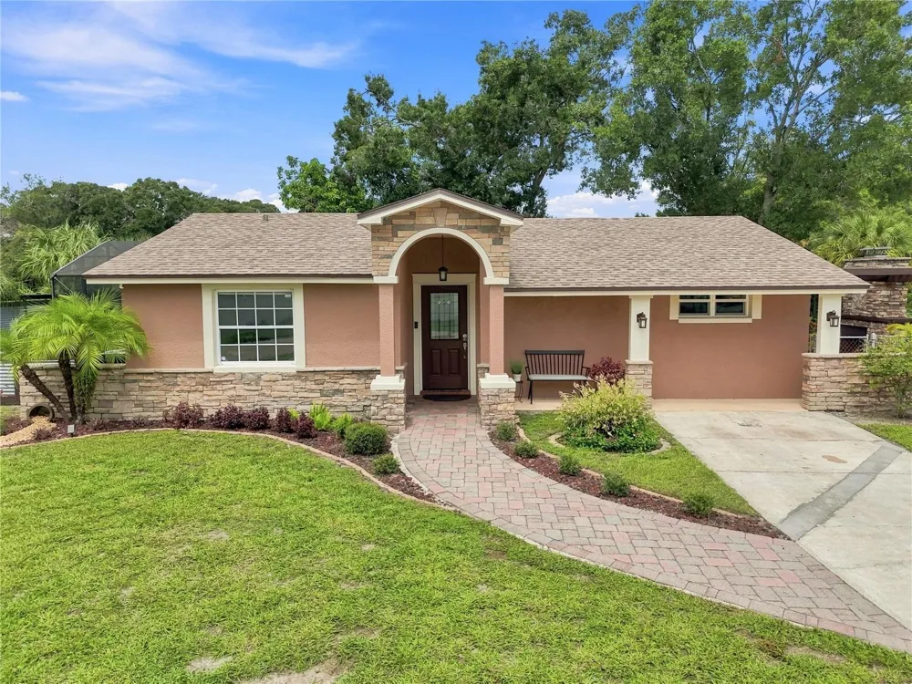9020 AUBURN WAY Tampa, FL 33615