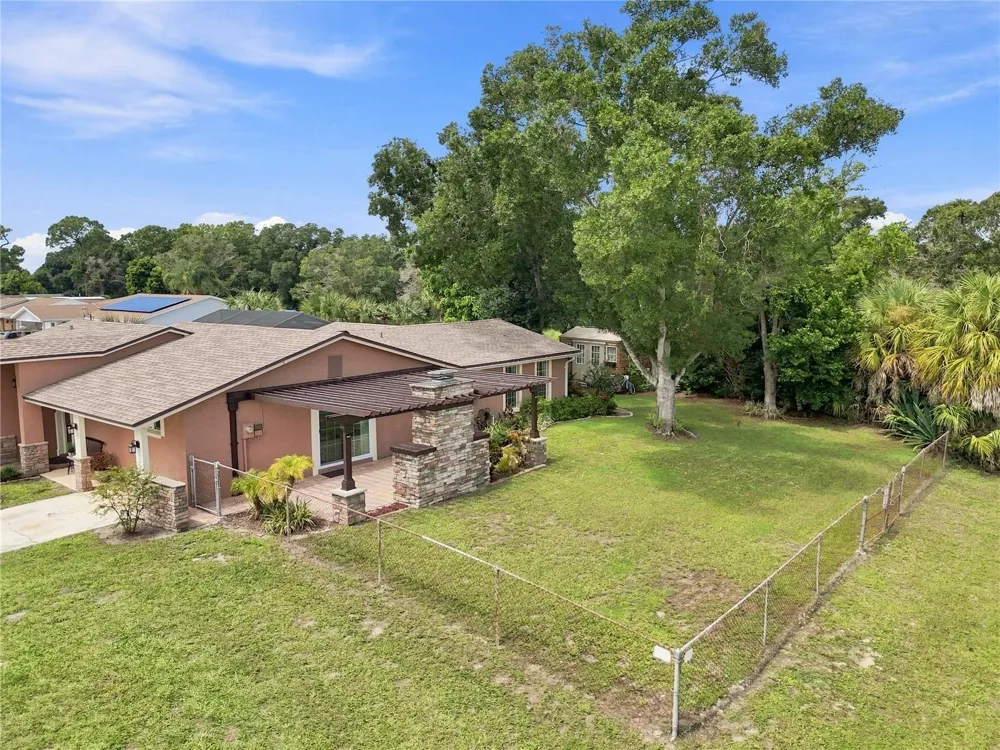 9020 AUBURN WAY Tampa, FL 33615
