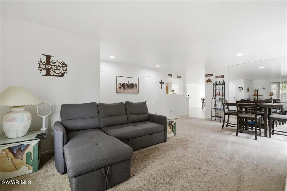 43646 Rialto Drive Lancaster, CA 93535