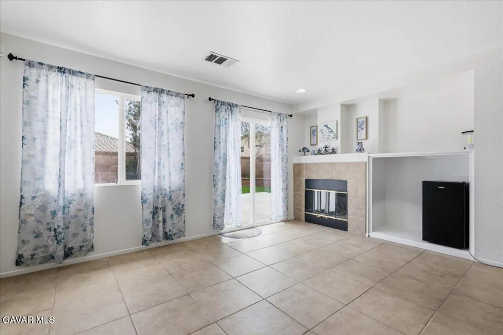 43646 Rialto Drive Lancaster, CA 93535