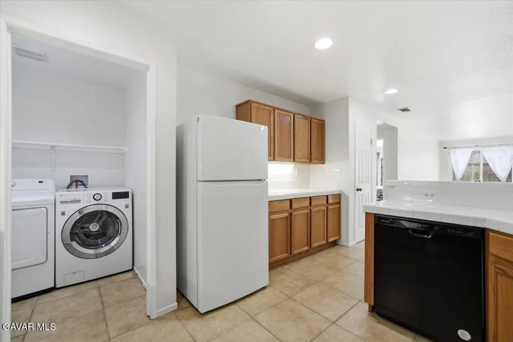 43646 Rialto Drive Lancaster, CA 93535