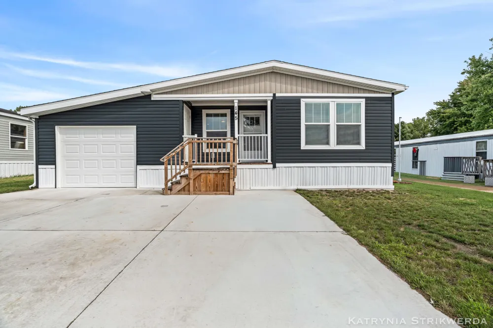 145 W Pin Oak Drive Coopersville, MI 49404