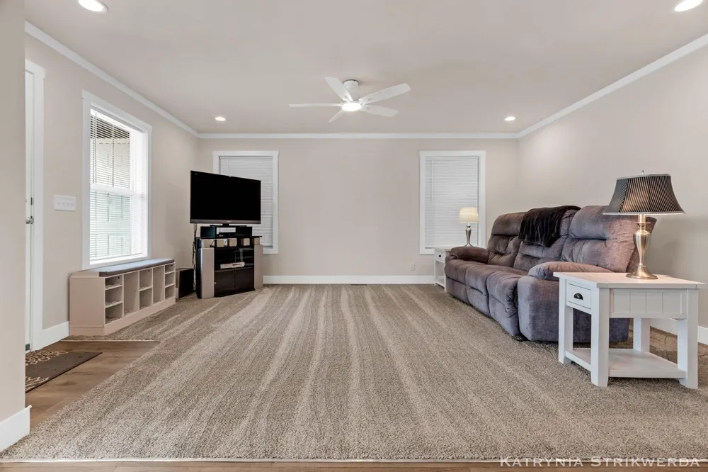 145 W Pin Oak Drive Coopersville, MI 49404