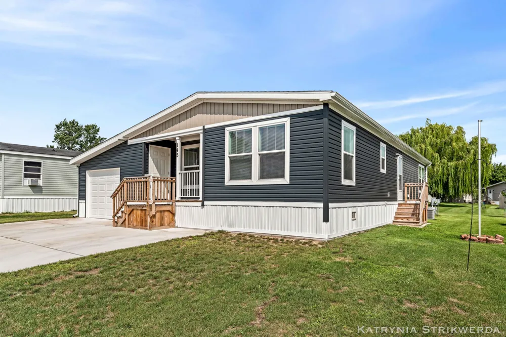 145 W Pin Oak Drive Coopersville, MI 49404