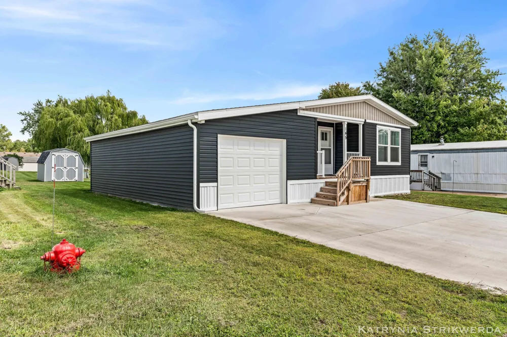 145 W Pin Oak Drive Coopersville, MI 49404